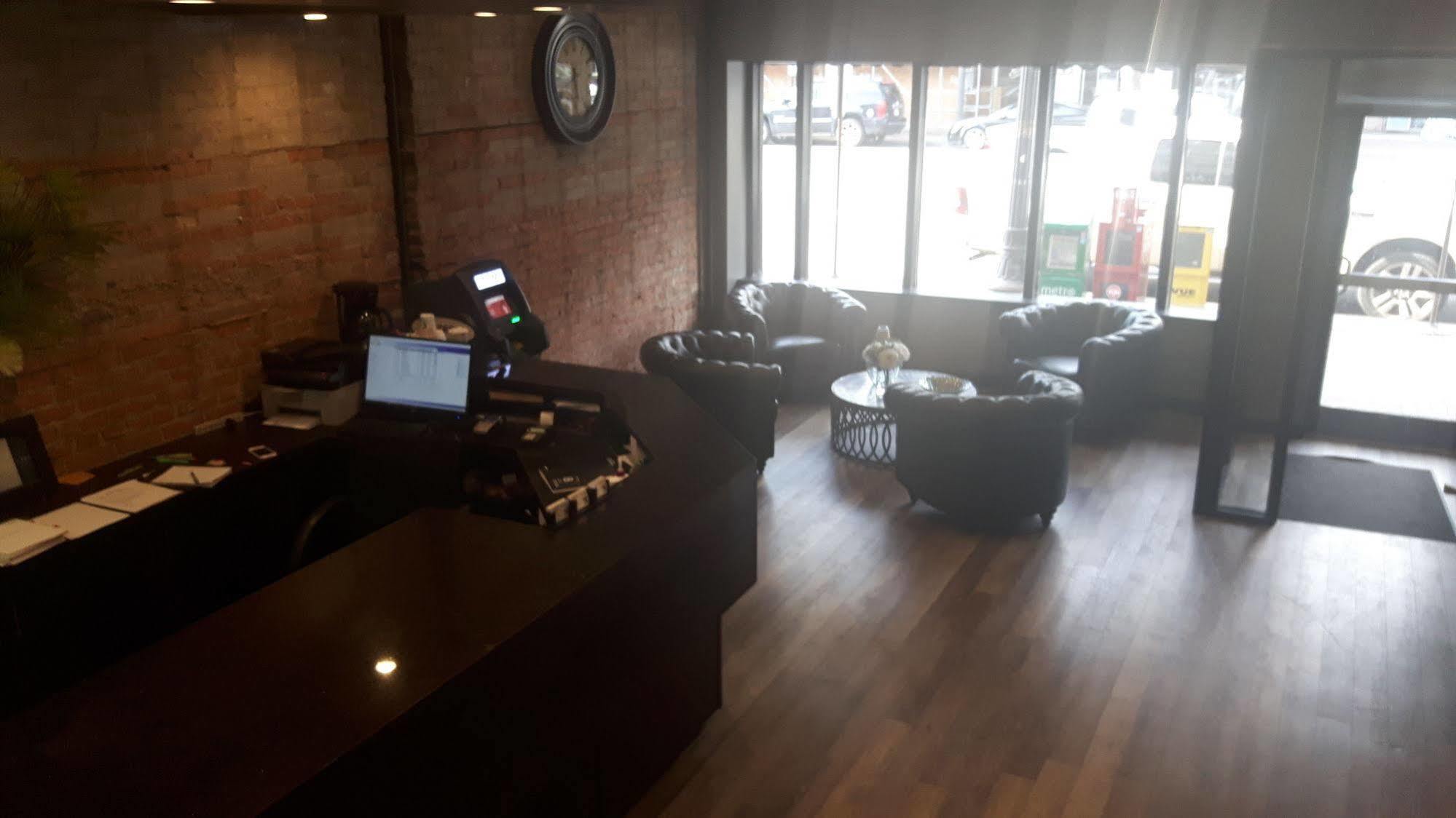 Commercial Hotel Edmonton Ngoại thất bức ảnh